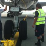 دانلود  آموزش هدست زدن به هواپیما (۷۷۷)و علائم ارتباطی